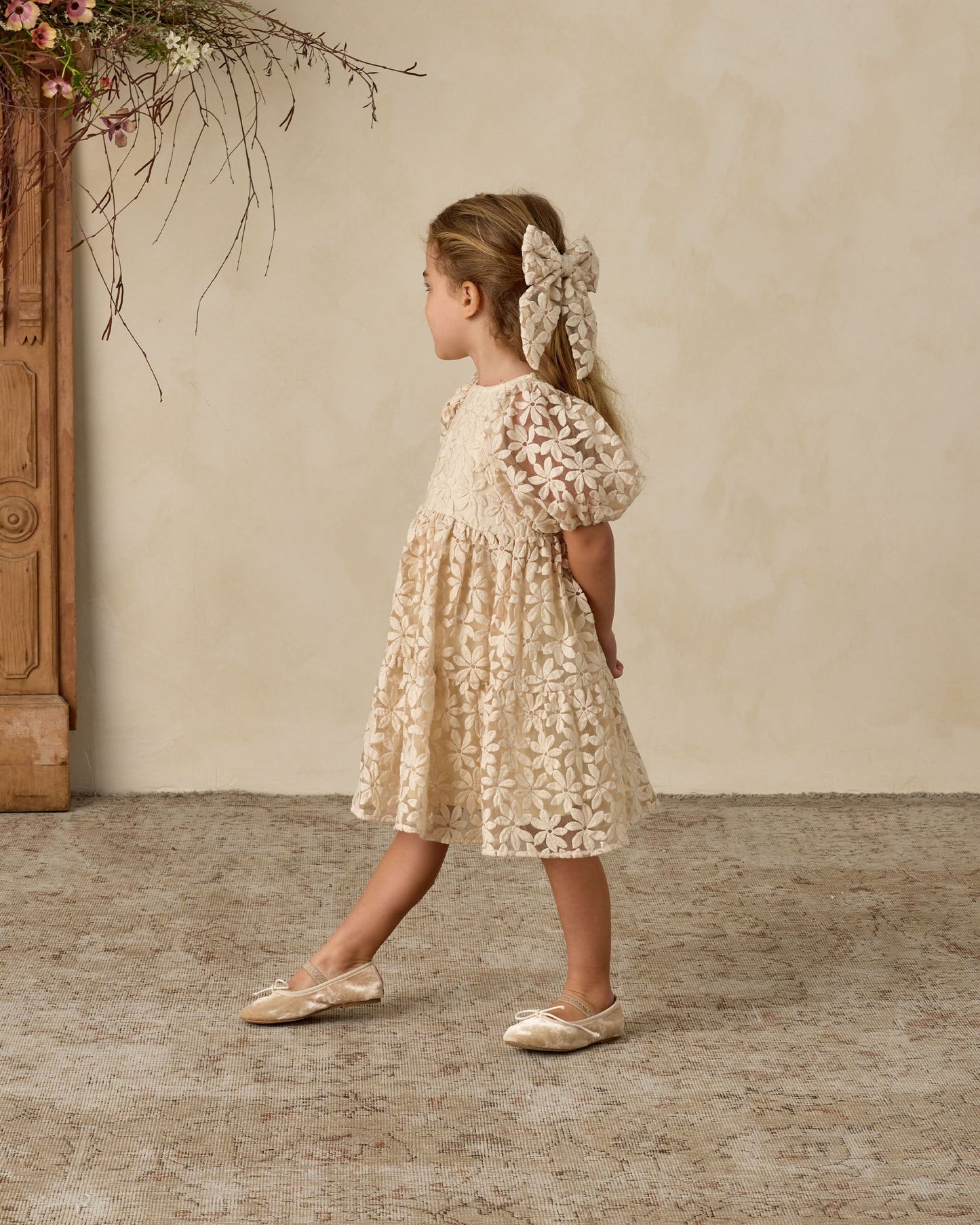Embroidered Daisy Everly Bow