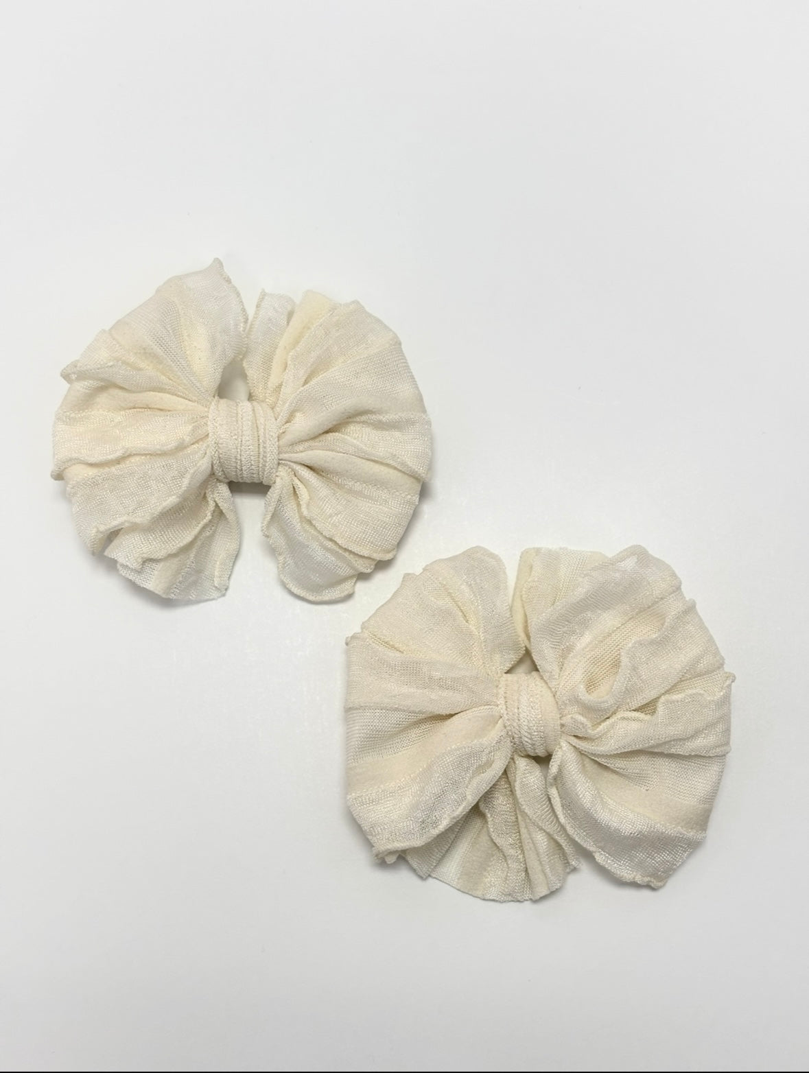 Ivory Ruffle Clip Set