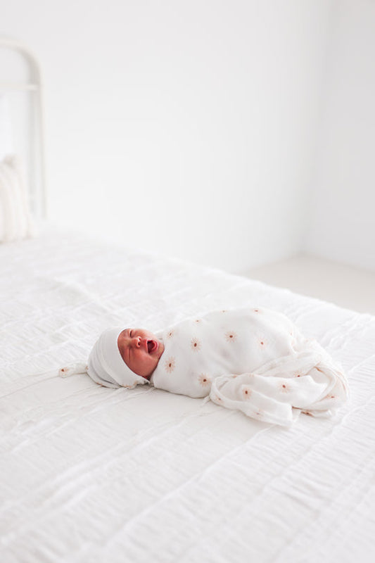 Daisies cotton swaddle